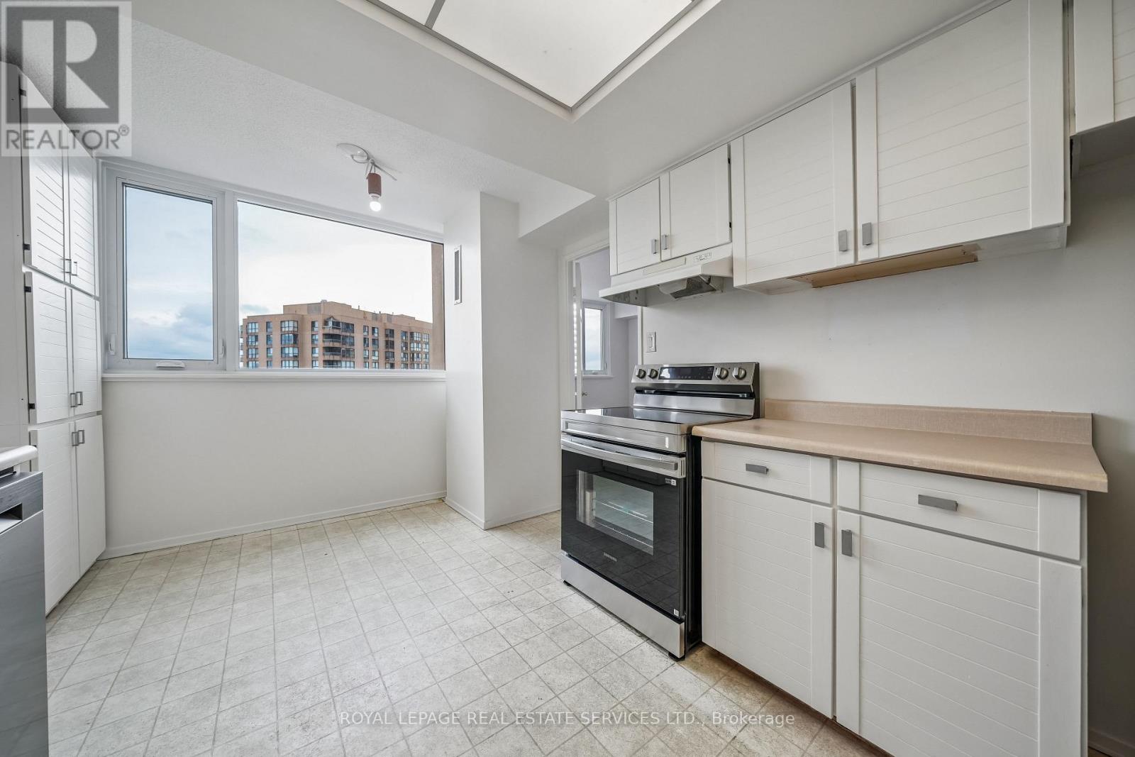 2001 - 75 Wynford Heights Crescent, Toronto, Ontario  M3C 3H9 - Photo 7 - C13021832