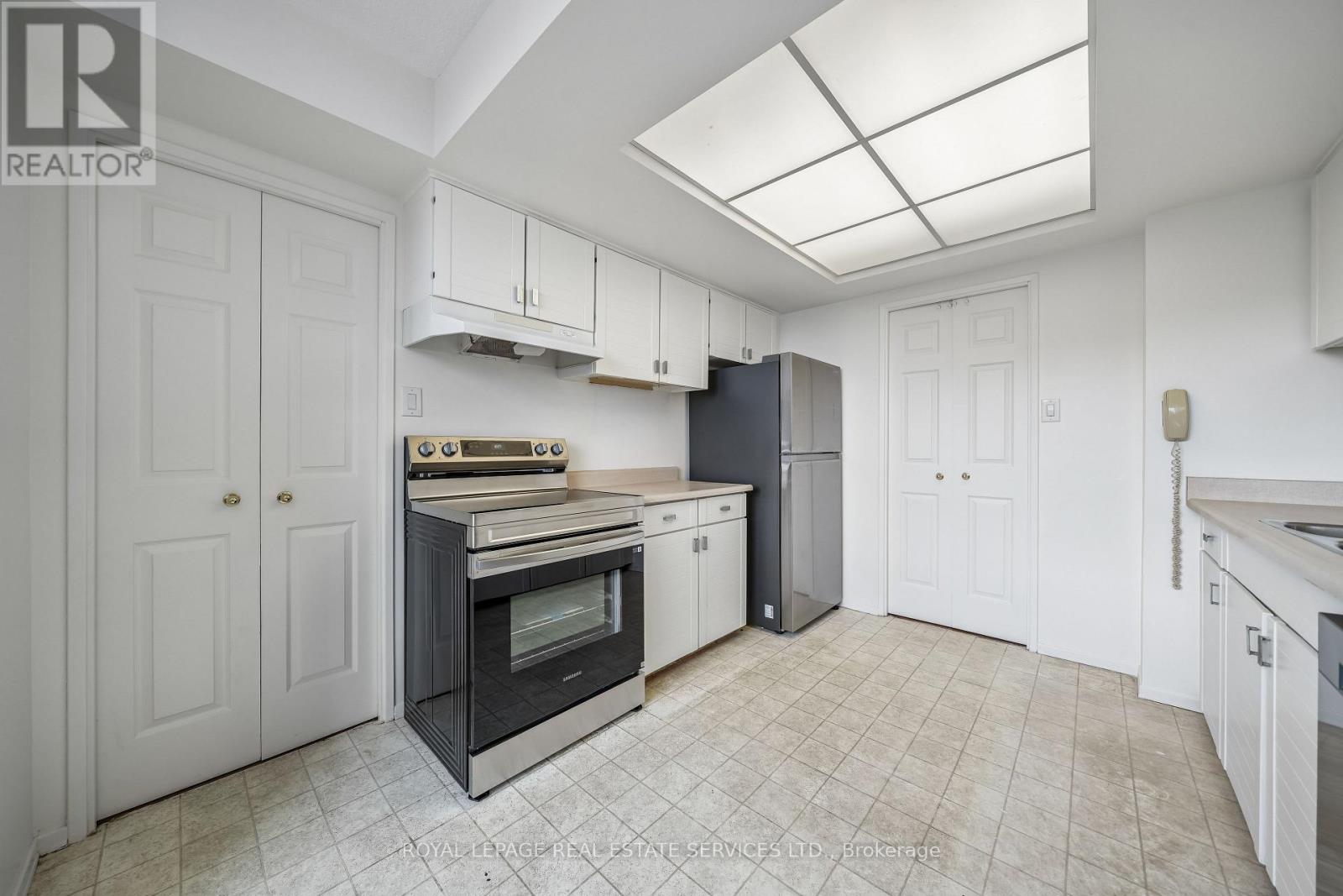 2001 - 75 Wynford Heights Crescent, Toronto, Ontario  M3C 3H9 - Photo 8 - C13021832