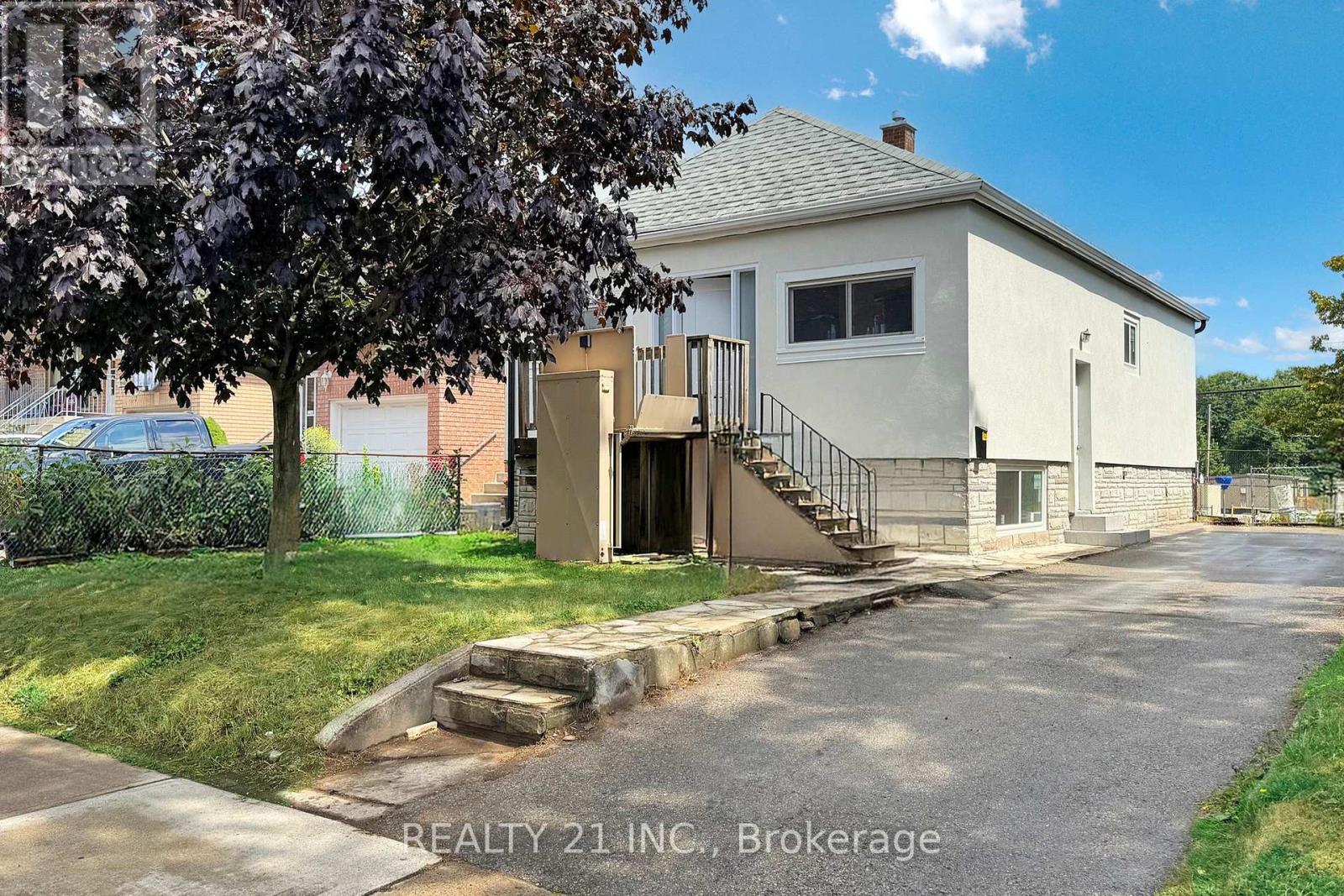 125 S Woodrow Boulevard, Toronto, Ontario  M1N 3L8 - Photo 2 - E13021748