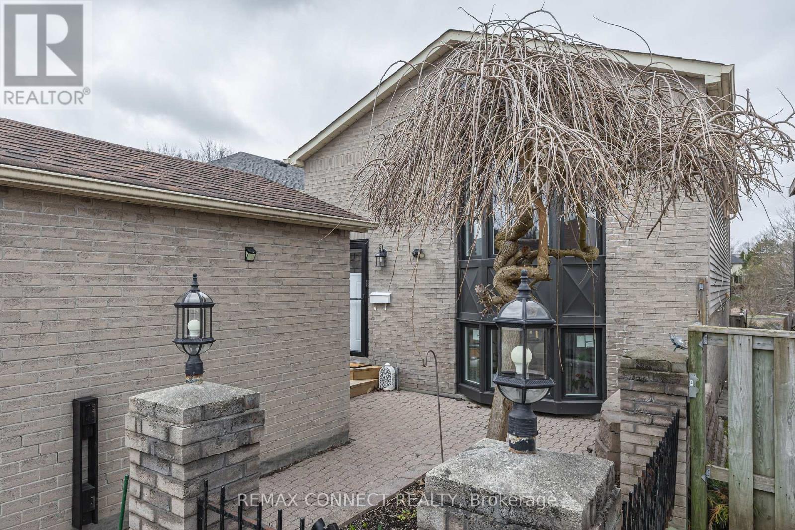 594 Waverly Street N, Oshawa, Ontario  L1J 7G1 - Photo 2 - E13021814