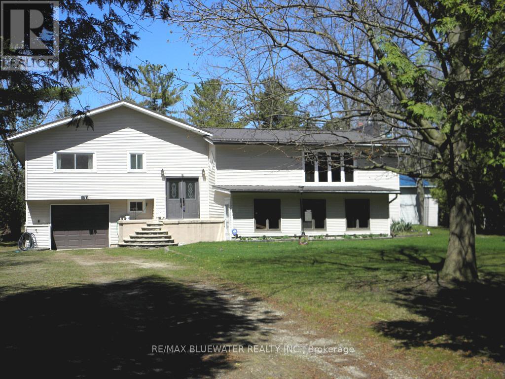 $799,9006386 Victoria Avenue, Lambton Shores, Ontario