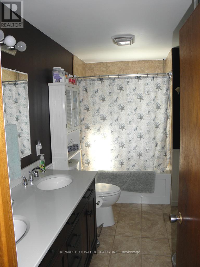 6386 Victoria Avenue, Lambton Shores, Ontario  N0N 1J2 - Photo 21 - X12849002