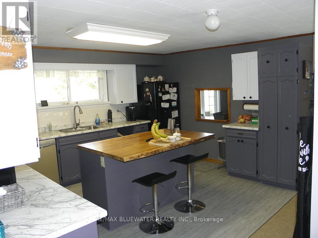 6386 Victoria Avenue, Lambton Shores, Ontario  N0N 1J2 - Photo 23 - X12849002