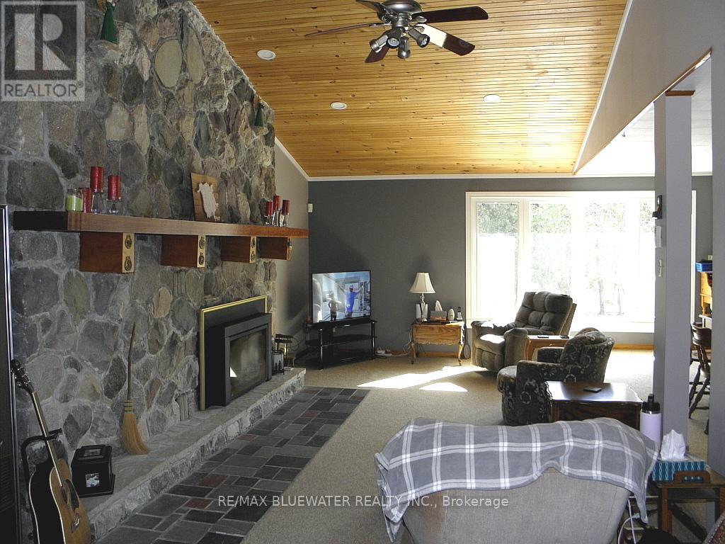 6386 Victoria Avenue, Lambton Shores, Ontario  N0N 1J2 - Photo 15 - X12849002