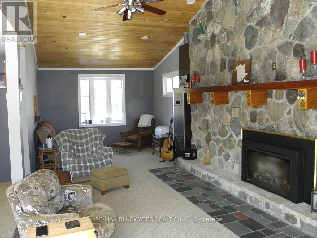 6386 Victoria Avenue, Lambton Shores, Ontario  N0N 1J2 - Photo 18 - X12849002