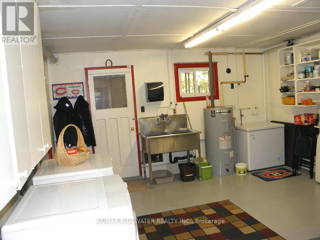 6386 Victoria Avenue, Lambton Shores, Ontario  N0N 1J2 - Photo 40 - X12849002