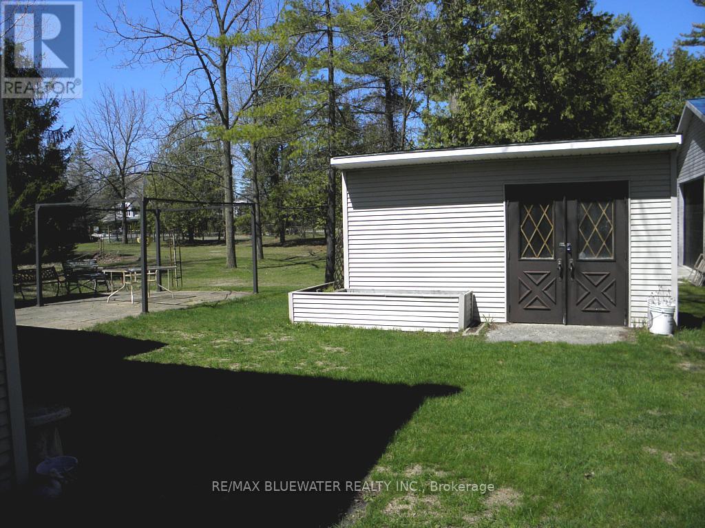 6386 Victoria Avenue, Lambton Shores, Ontario  N0N 1J2 - Photo 9 - X12849002