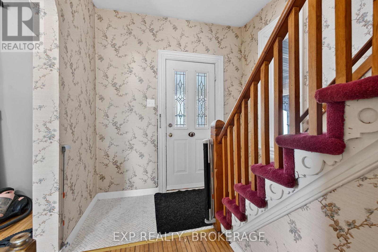 19 Whelan Street, Westport, Ontario  K0G 1X0 - Photo 2 - X12861352