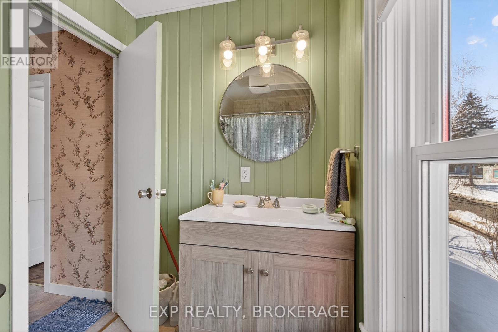 19 Whelan Street, Westport, Ontario  K0G 1X0 - Photo 15 - X12861352