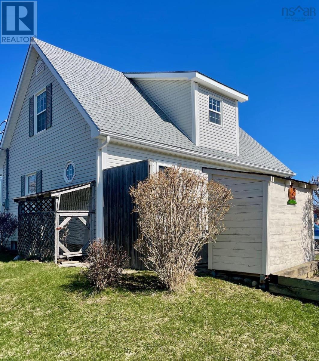 63 Knickle Road, Lunenburg, Nova Scotia  B0J 2C0 - Photo 3 - 202608022