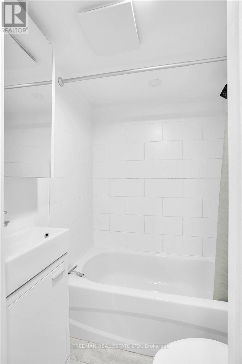 B03 - 15 Thorburn Avenue, Toronto, Ontario  M6K 1C4 - Photo 9 - W13021700