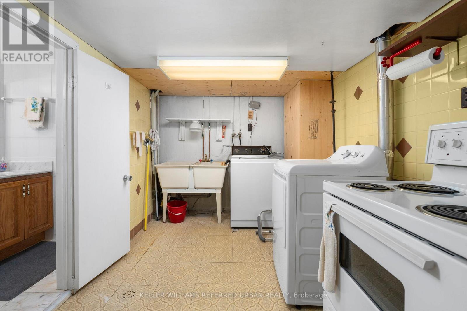 49 Navenby Crescent, Toronto, Ontario  M9L 1B3 - Photo 34 - W13021740