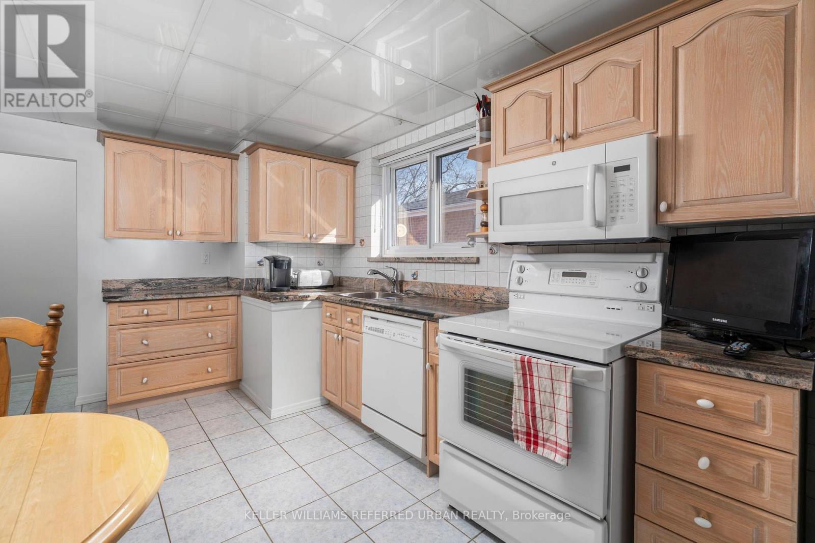 49 Navenby Crescent, Toronto, Ontario  M9L 1B3 - Photo 7 - W13021740