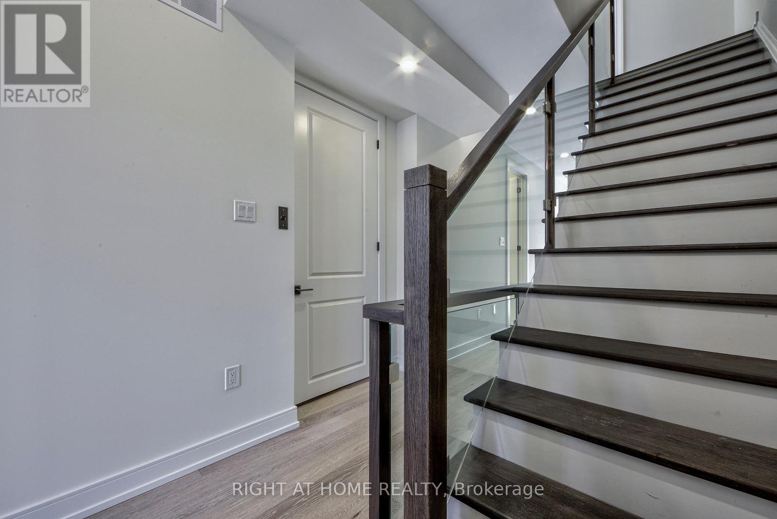 198 Mcroberts Avenue, Toronto, Ontario  M6E 4P5 - Photo 10 - W13021746