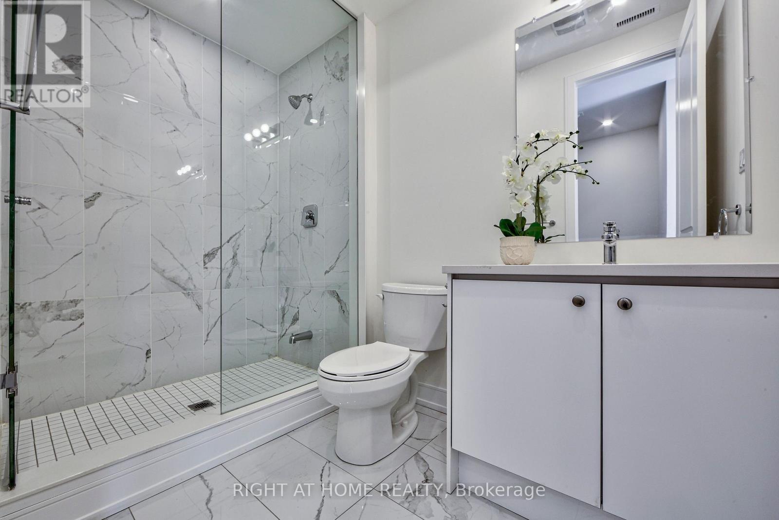 198 Mcroberts Avenue, Toronto, Ontario  M6E 4P5 - Photo 11 - W13021746