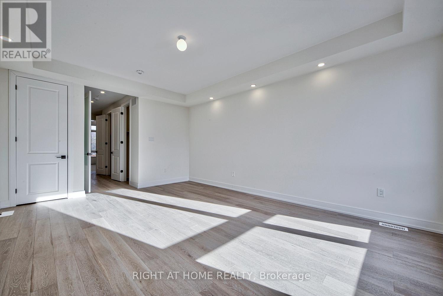 198 Mcroberts Avenue, Toronto, Ontario  M6E 4P5 - Photo 14 - W13021746