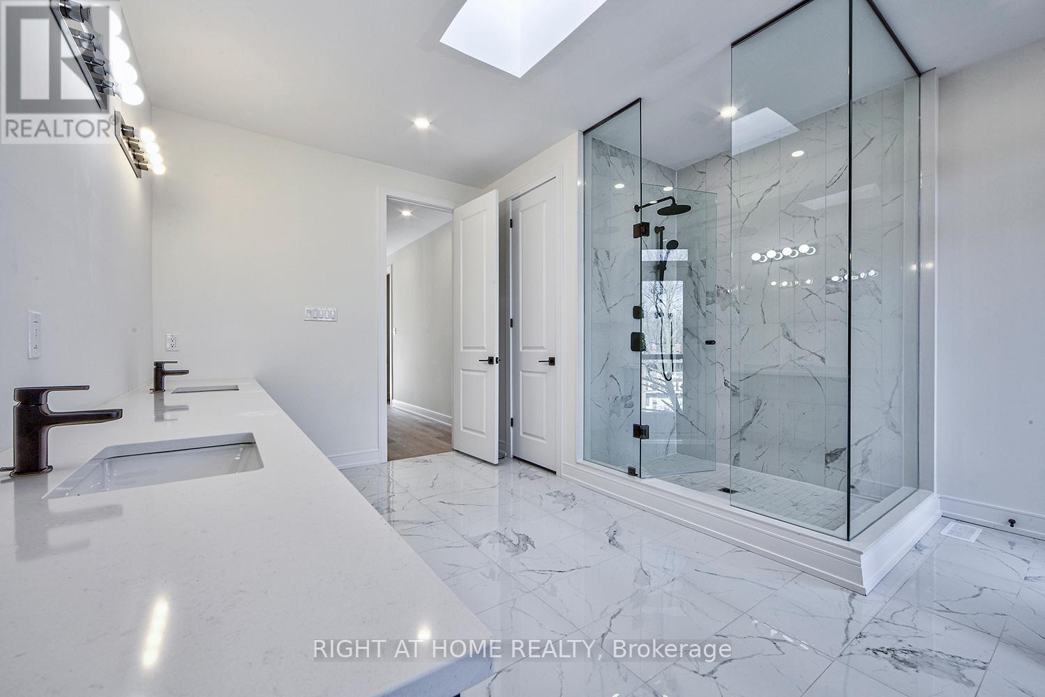 198 Mcroberts Avenue, Toronto, Ontario  M6E 4P5 - Photo 15 - W13021746