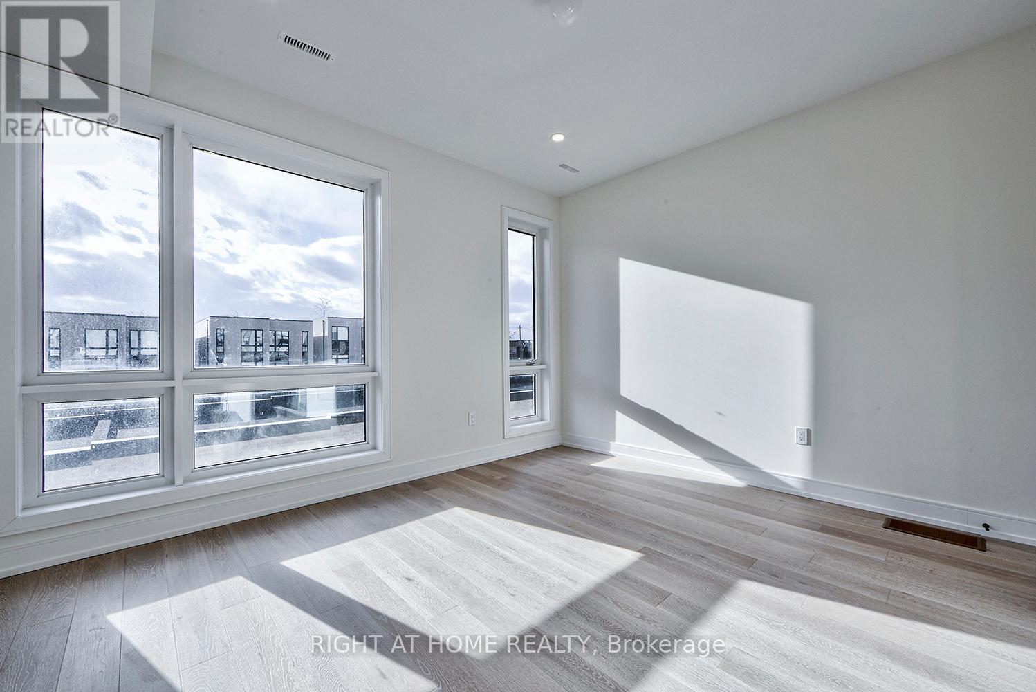 198 Mcroberts Avenue, Toronto, Ontario  M6E 4P5 - Photo 3 - W13021746