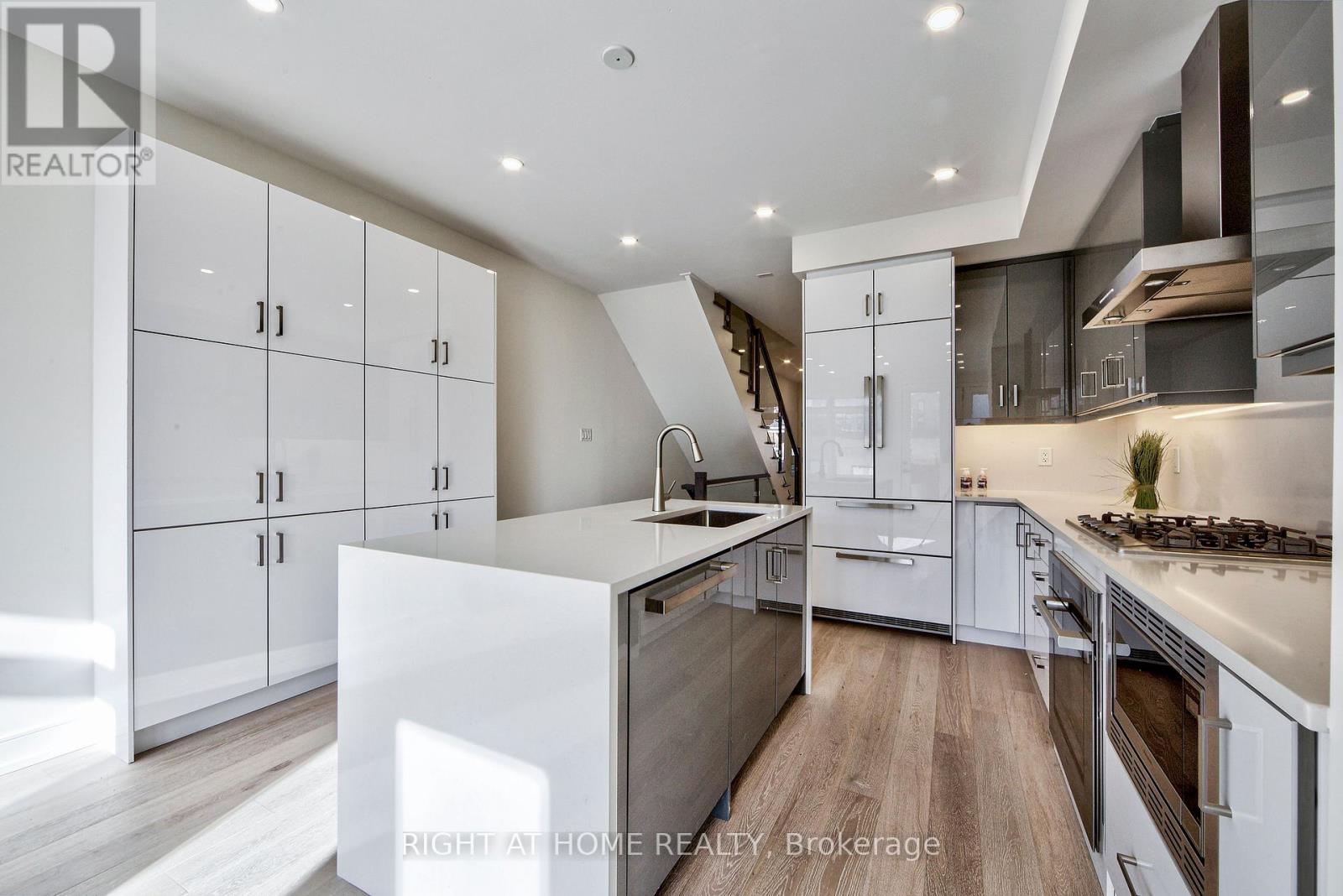 198 Mcroberts Avenue, Toronto, Ontario  M6E 4P5 - Photo 8 - W13021746