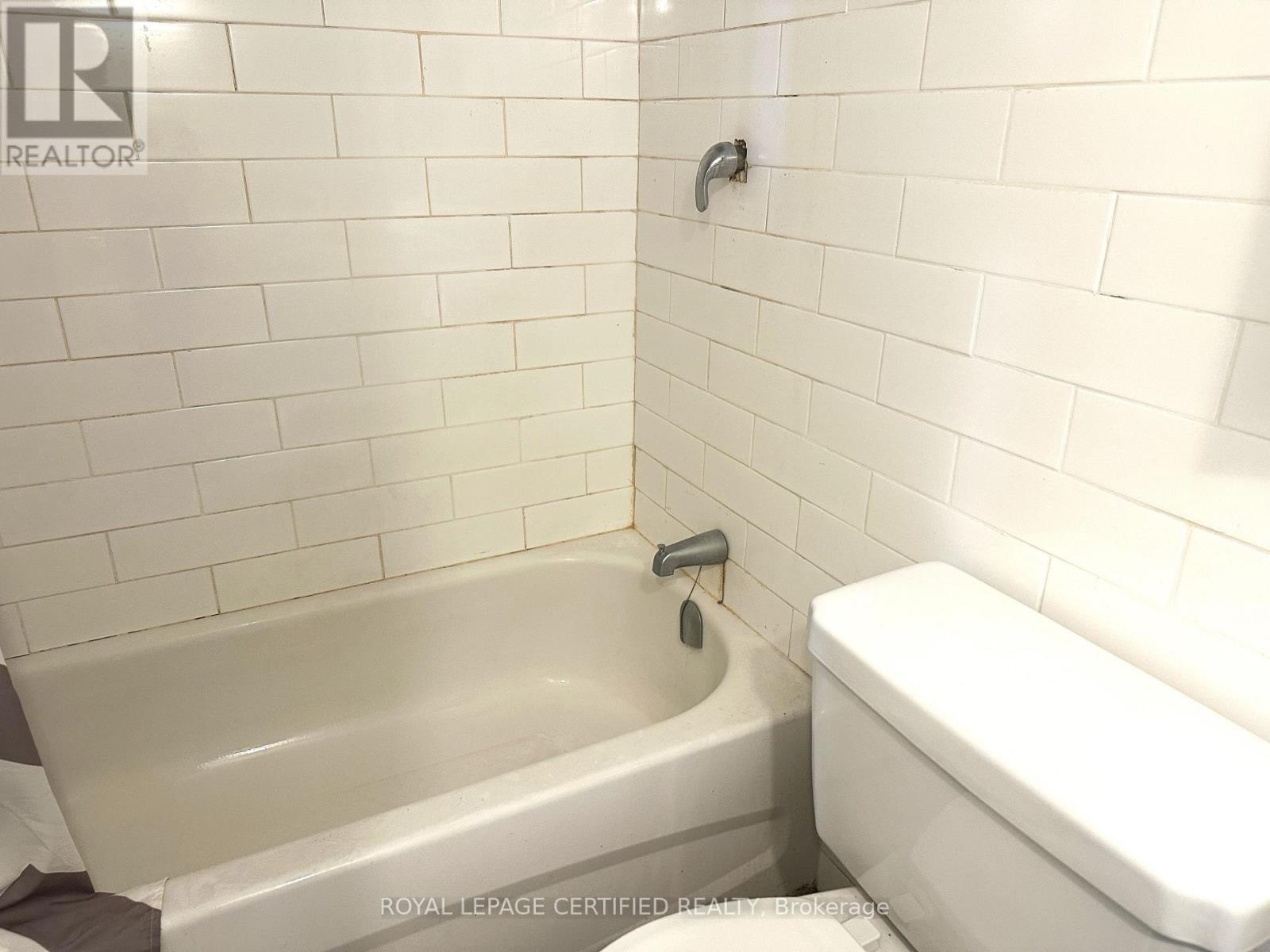 208 - 380 Dixon Road, Toronto, Ontario  M9R 1T3 - Photo 13 - W13021796
