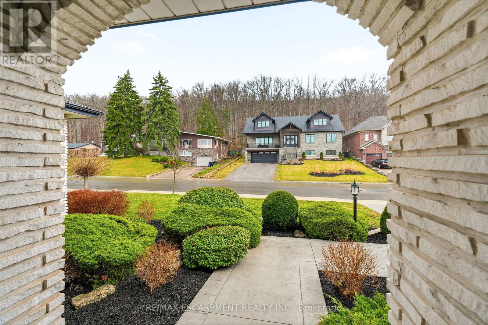 43 Maple Drive, Hamilton, Ontario  L8G 3C4 - Photo 4 - X13021636