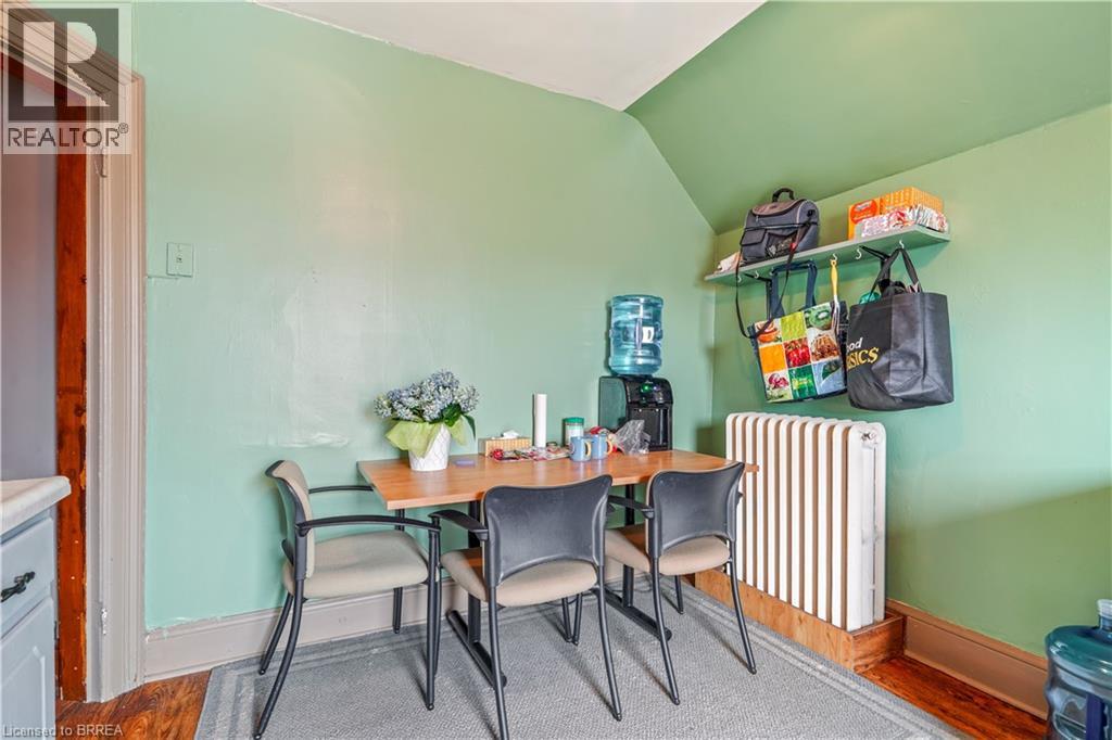 10 Henrietta Street, Brantford, Ontario  N3T 3Y9 - Photo 8 - 40820247