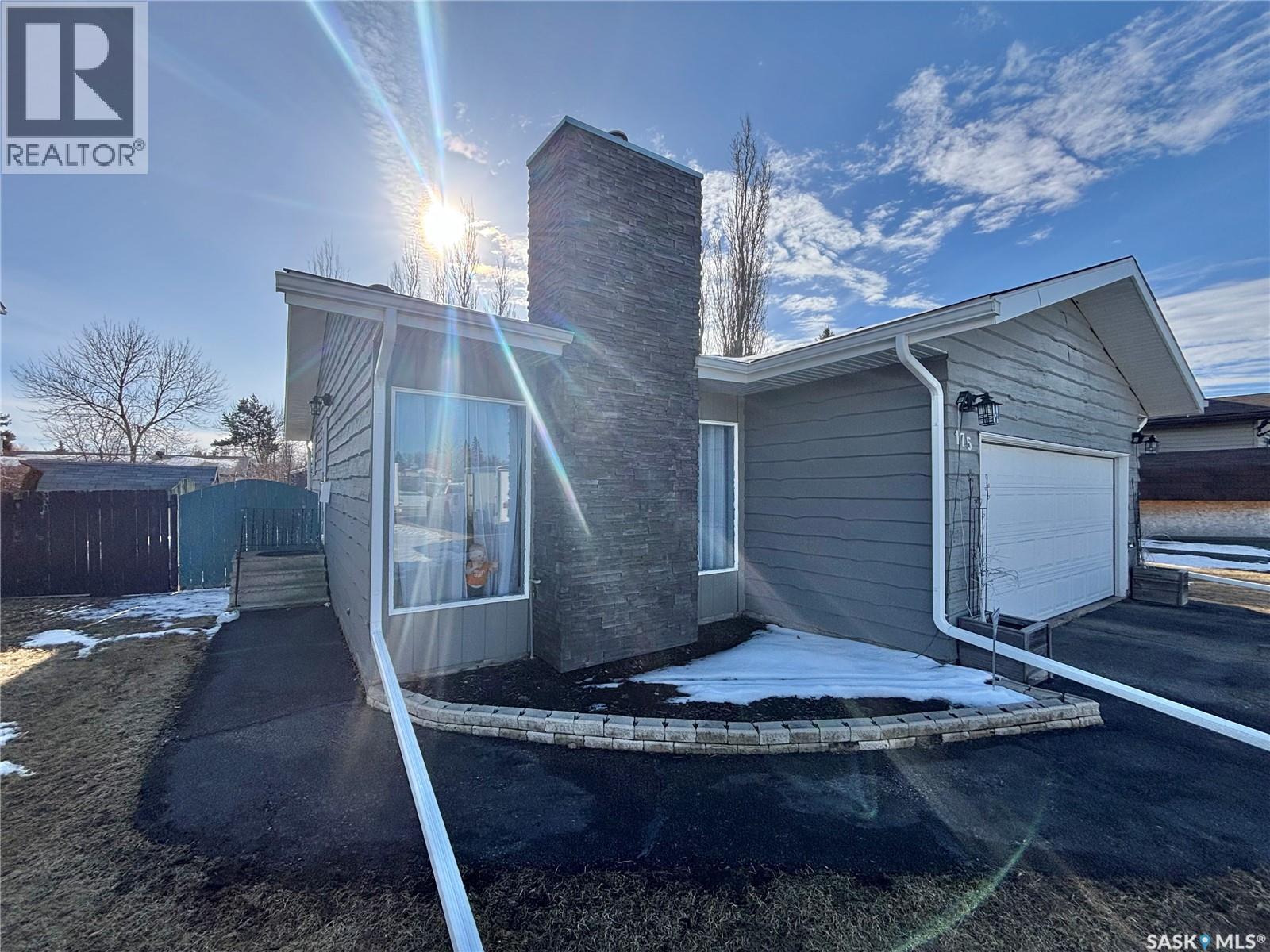 175 Allanbrooke Drive, Yorkton, Saskatchewan  S3N 3K1 - Photo 2 - SK033393