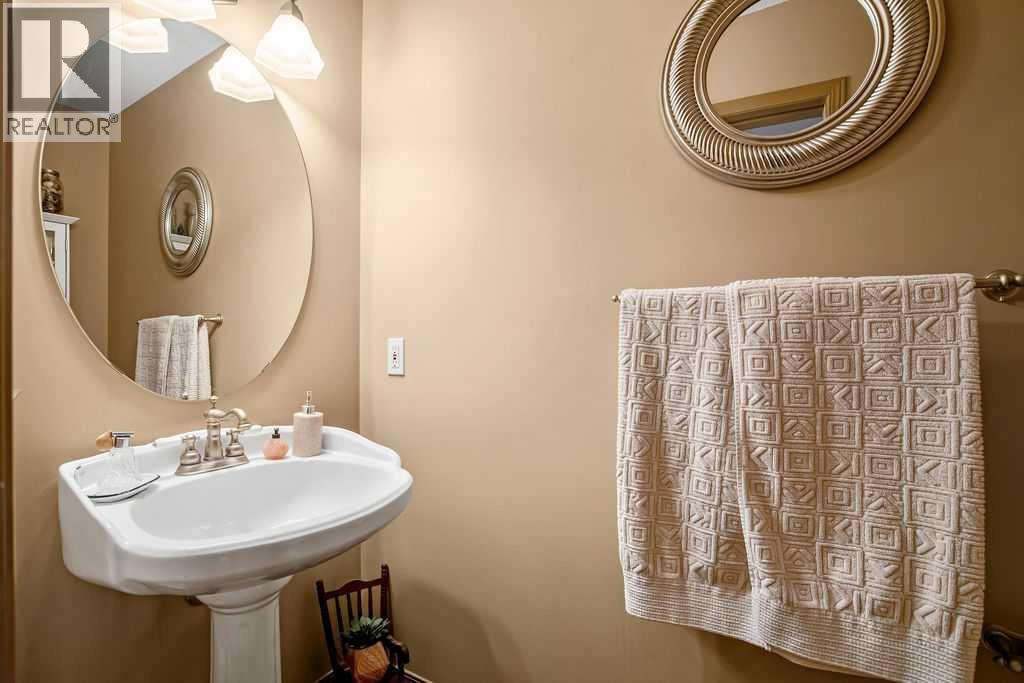 49 Spring Meadows Bay, Okotoks, Alberta  T1S 2G8 - Photo 3 - A2302953