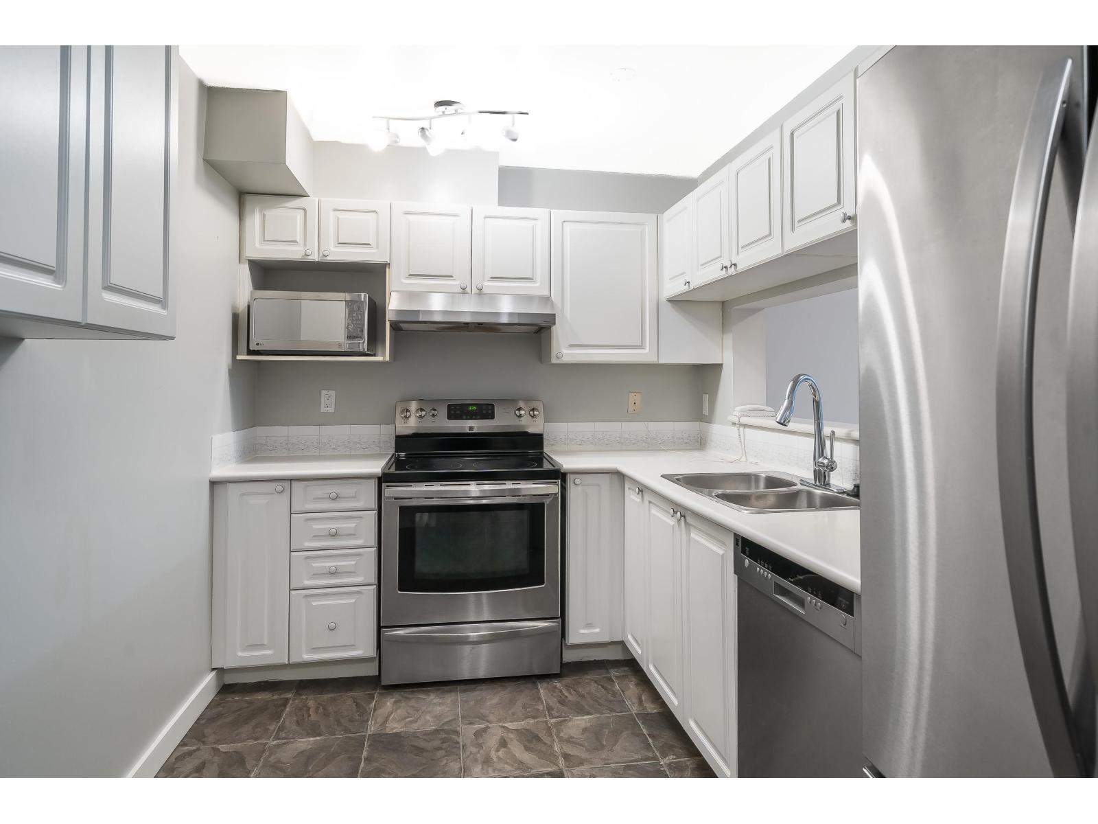 307 16137 83 Avenue, Surrey, British Columbia  V4N 0N1 - Photo 9 - R3113108