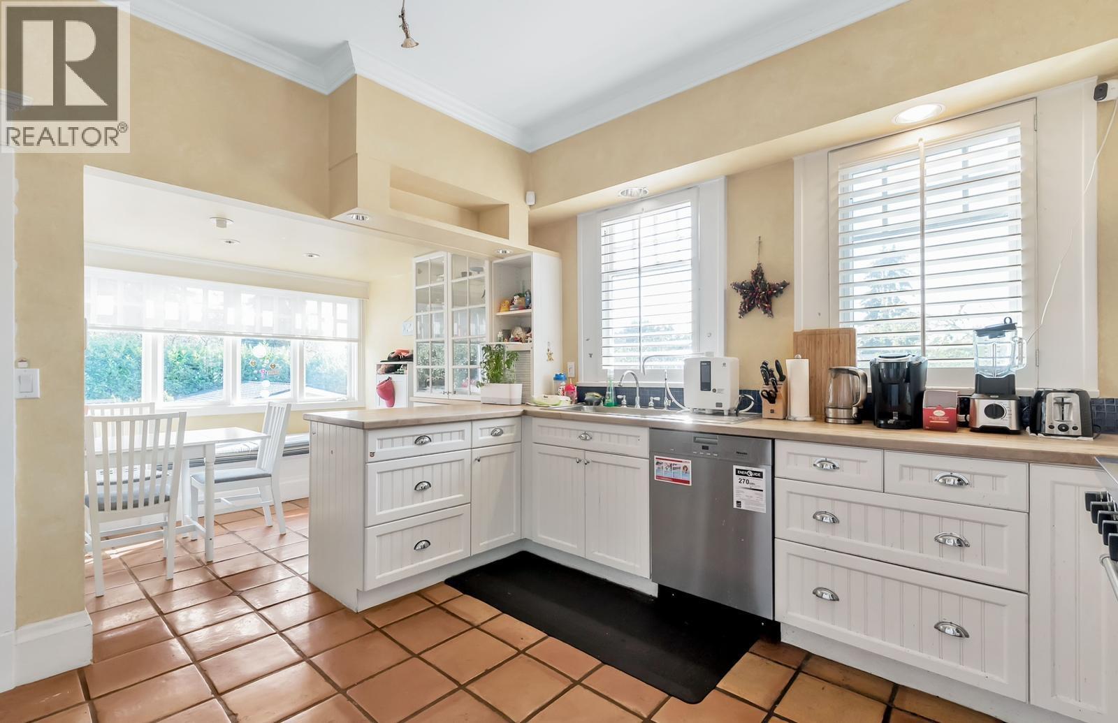 1670 W 49th Avenue, Vancouver, British Columbia  V6M 2S1 - Photo 9 - R3113425