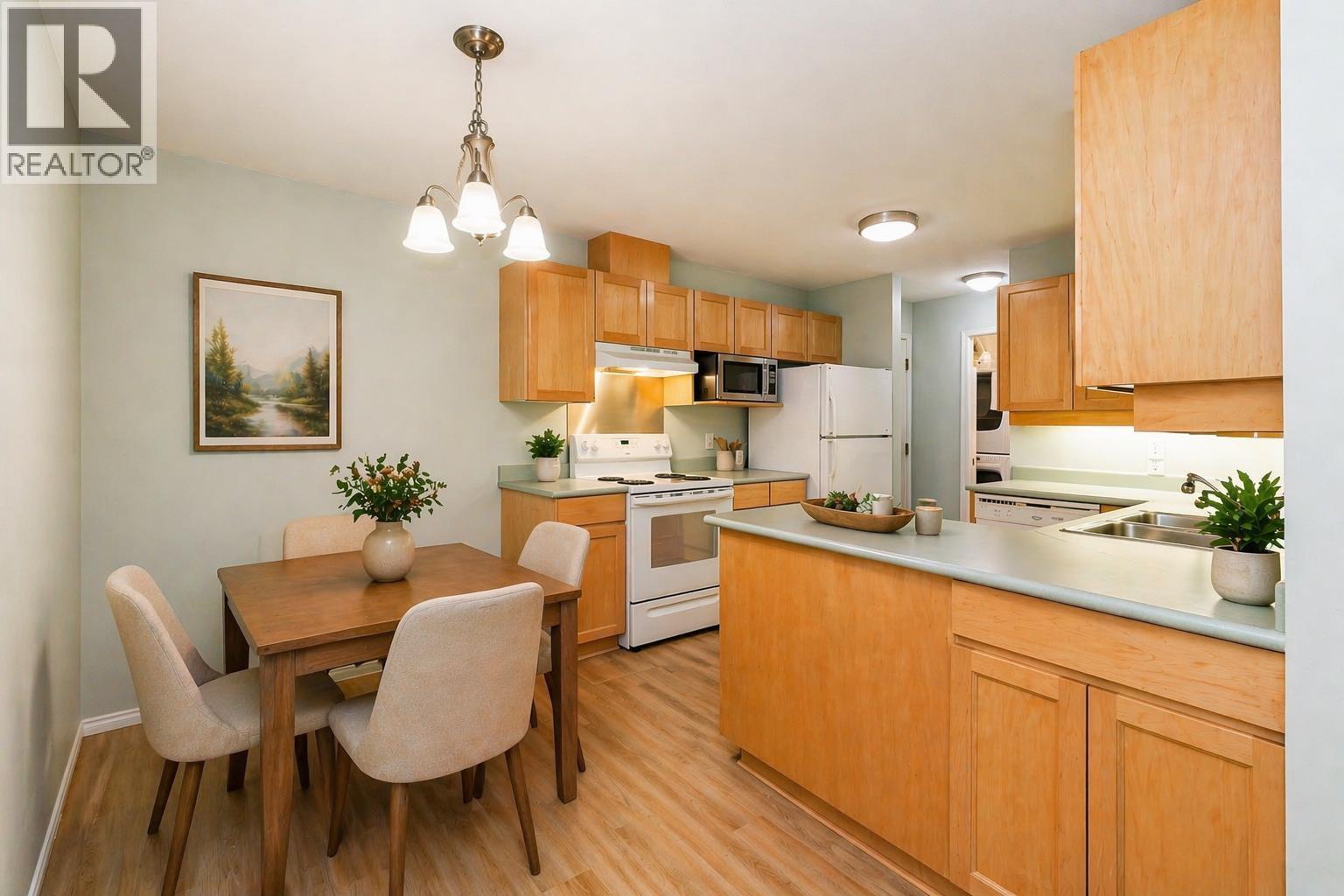 302 22722 Lougheed Highway, Maple Ridge, British Columbia  V2X 2V6 - Photo 12 - R3103794