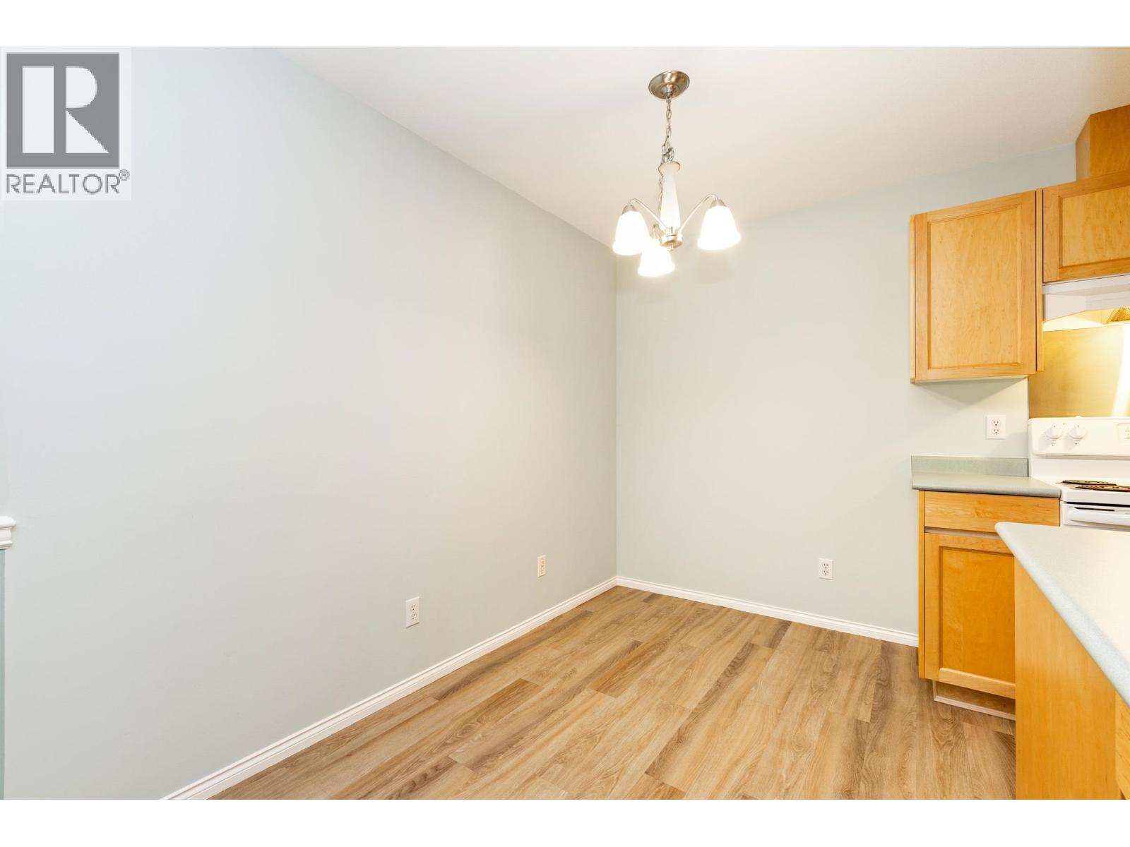 302 22722 Lougheed Highway, Maple Ridge, British Columbia  V2X 2V6 - Photo 11 - R3103794