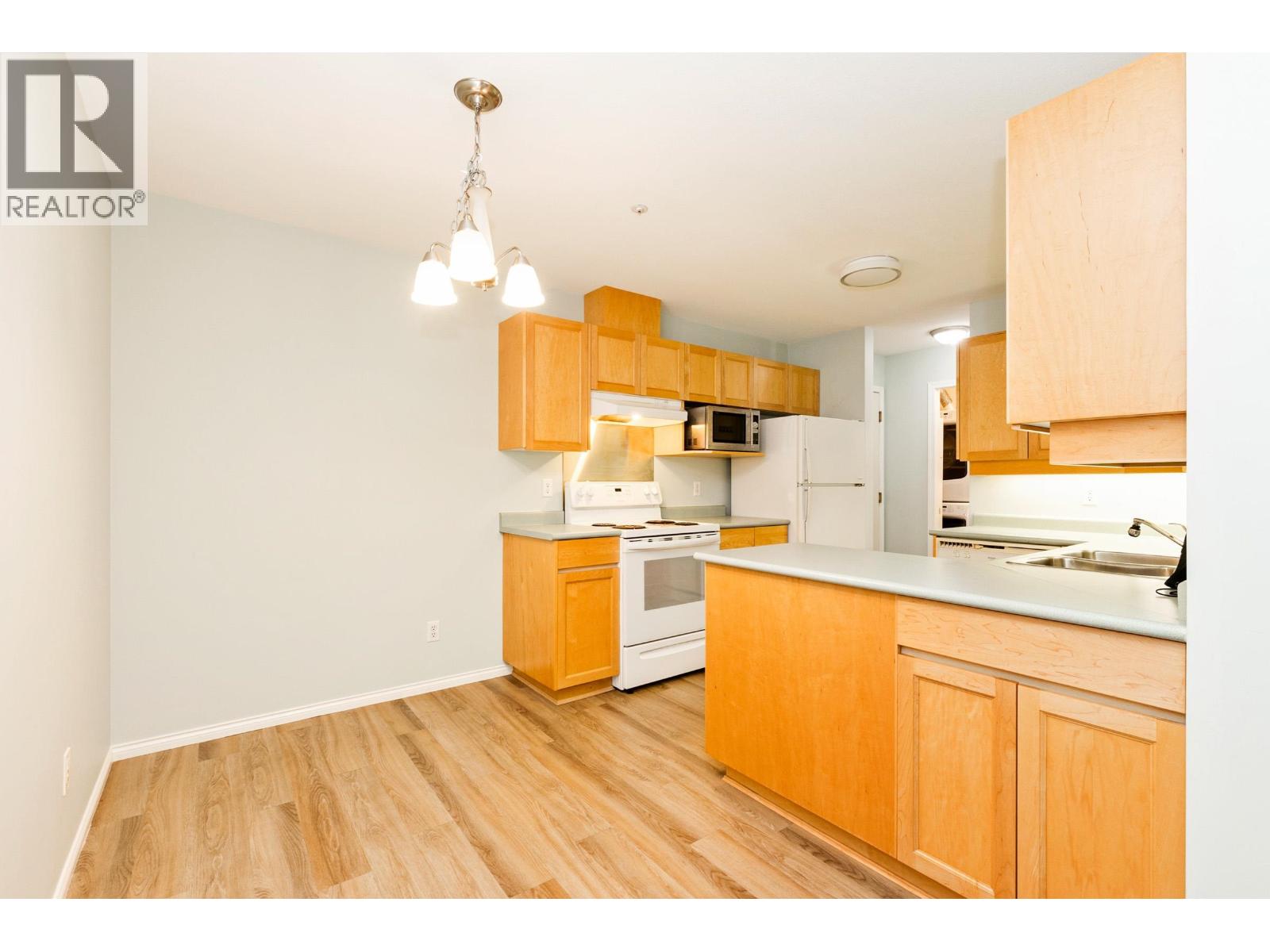 302 22722 Lougheed Highway, Maple Ridge, British Columbia  V2X 2V6 - Photo 13 - R3103794