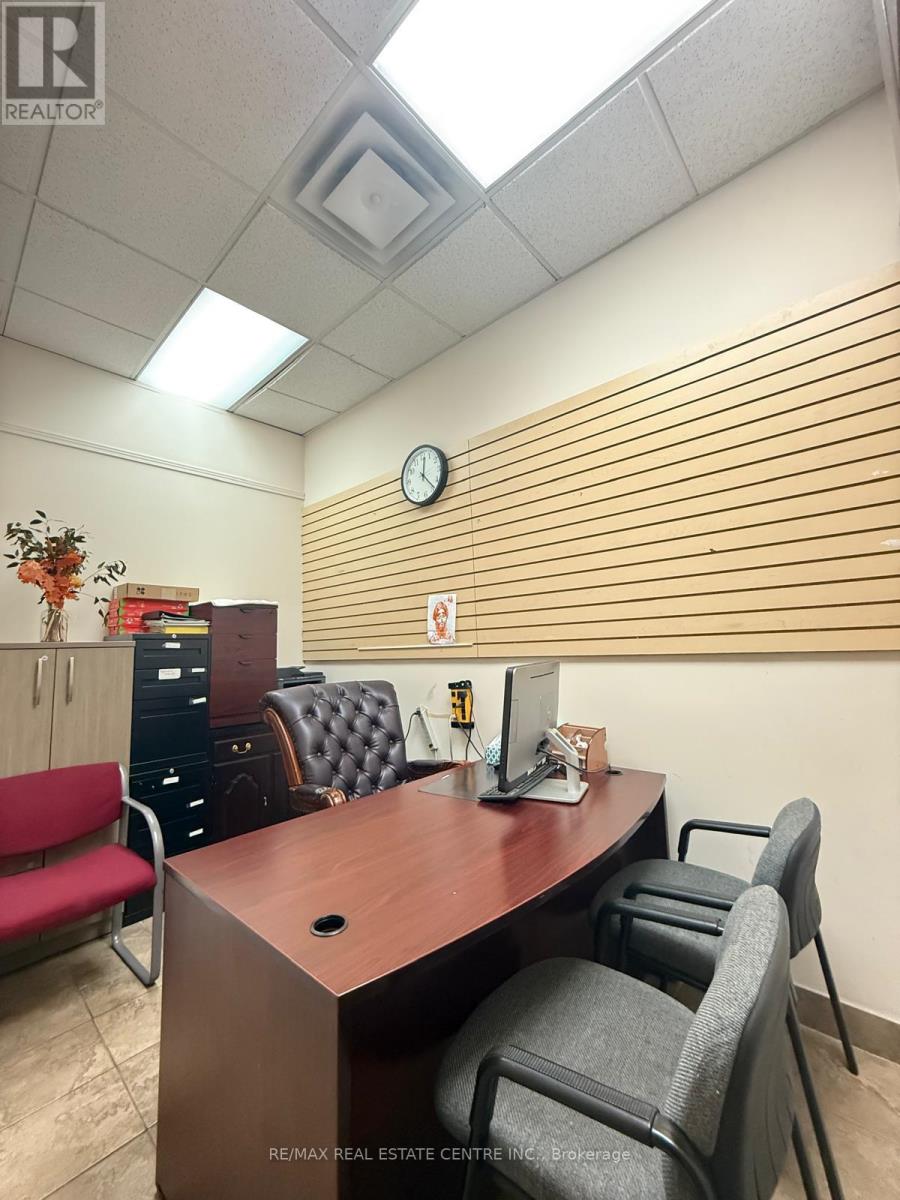 17 - 351 Parkhurst Square, Brampton, Ontario  L6T 0C2 - Photo 3 - W11941837