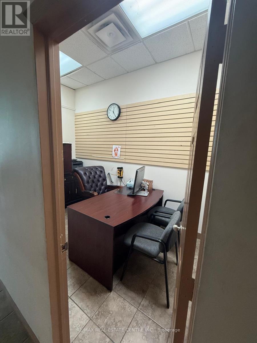 17 - 351 Parkhurst Square, Brampton, Ontario  L6T 0C2 - Photo 4 - W11941837