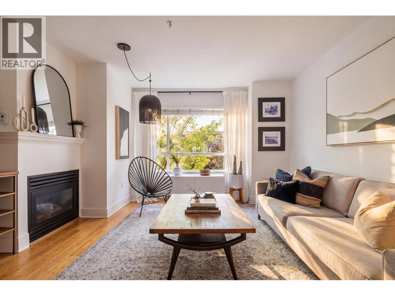 301 2688 Watson Street, Vancouver, British Columbia  V5T 4T6 - Photo 2 - R3113462