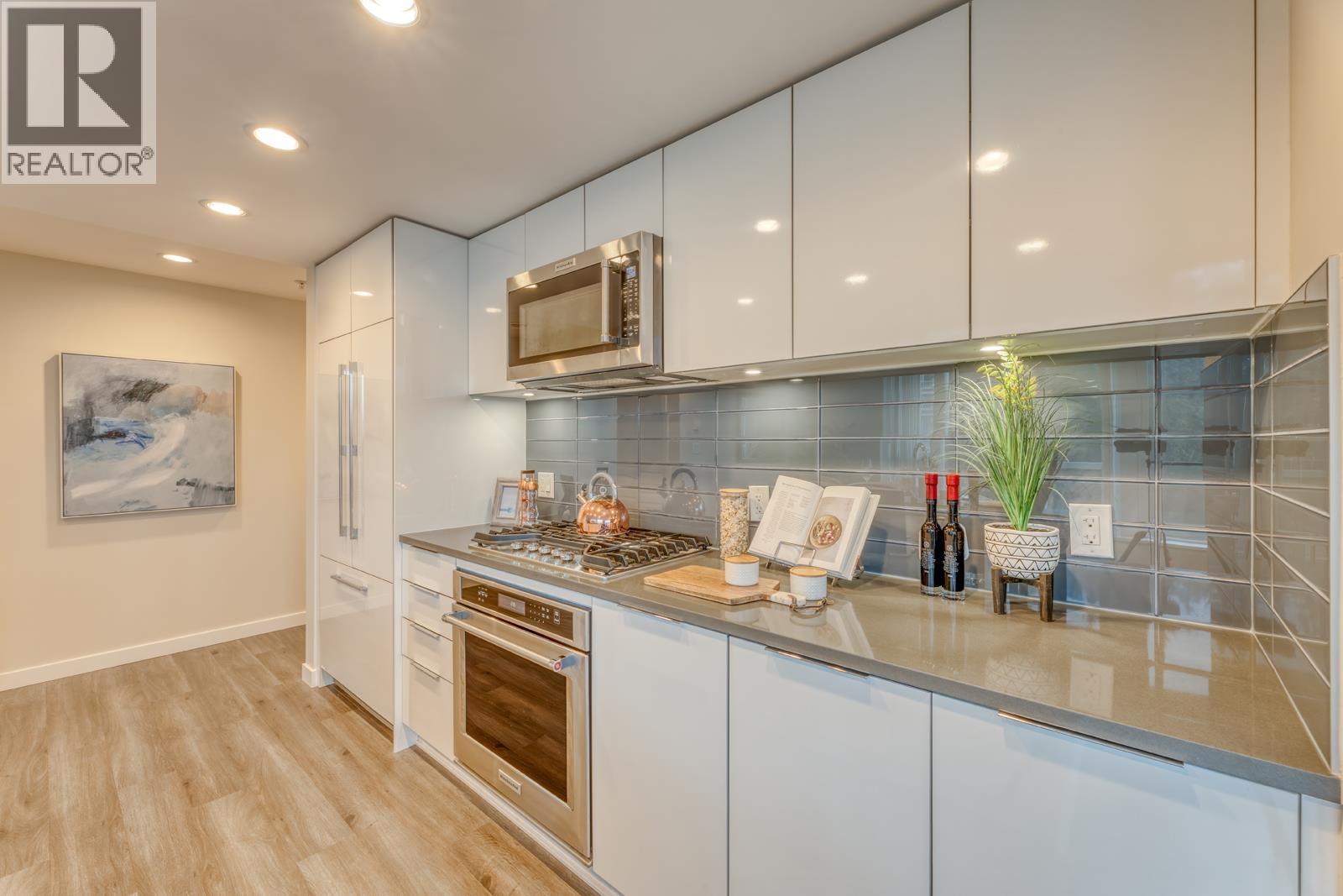 403 3100 Windsor Gate, Coquitlam, British Columbia  V3B 0P3 - Photo 11 - R3113469