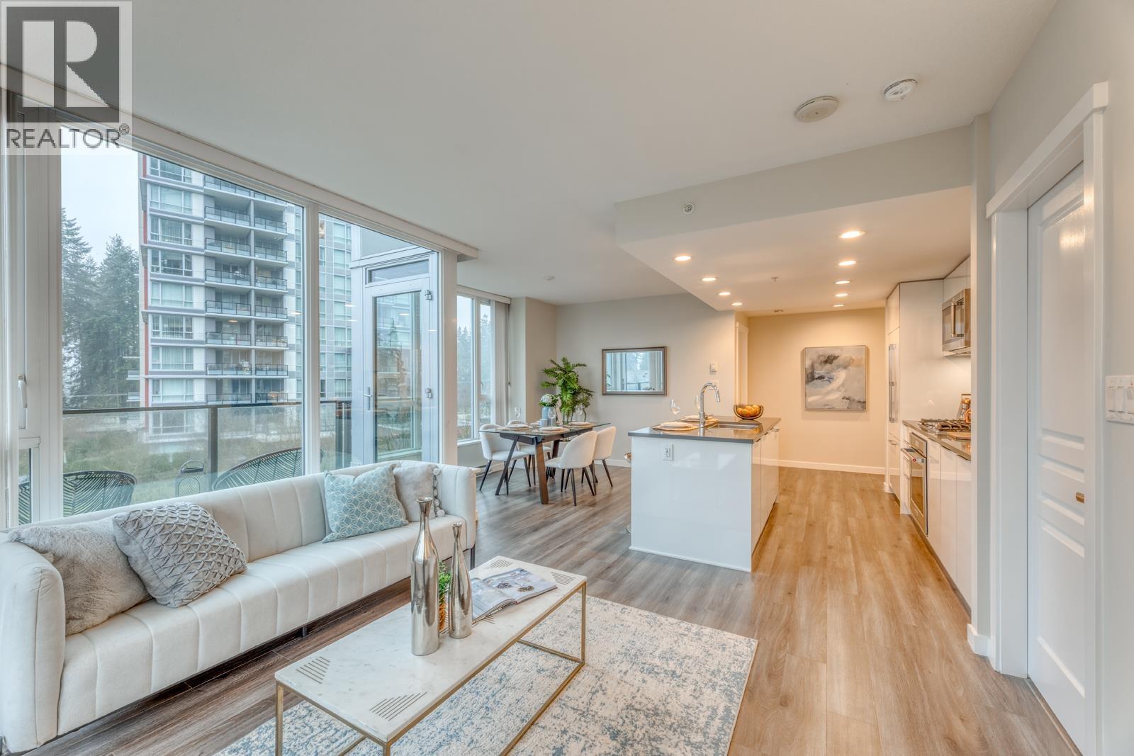 403 3100 Windsor Gate, Coquitlam, British Columbia  V3B 0P3 - Photo 4 - R3113469