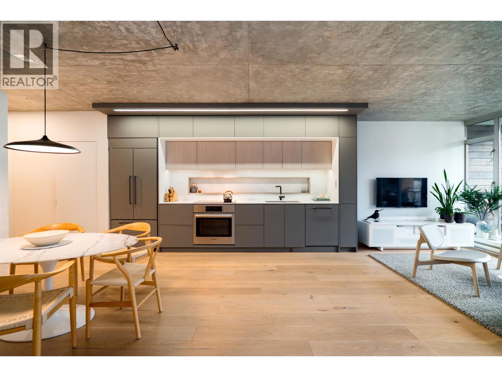 314 221 Union Street, Vancouver, British Columbia  V6A 0B4 - Photo 2 - R3113522