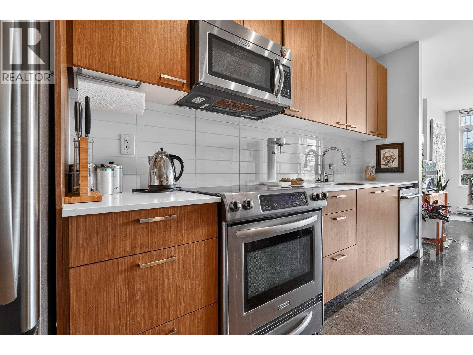 417 221 Union Street, Vancouver, British Columbia  V6A 0B4 - Photo 2 - R3113527