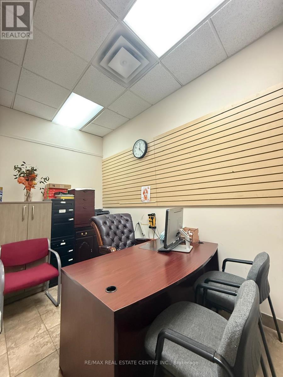 17 - 351 Parkhurst Square, Brampton, Ontario  L6T 0C2 - Photo 5 - W11941837