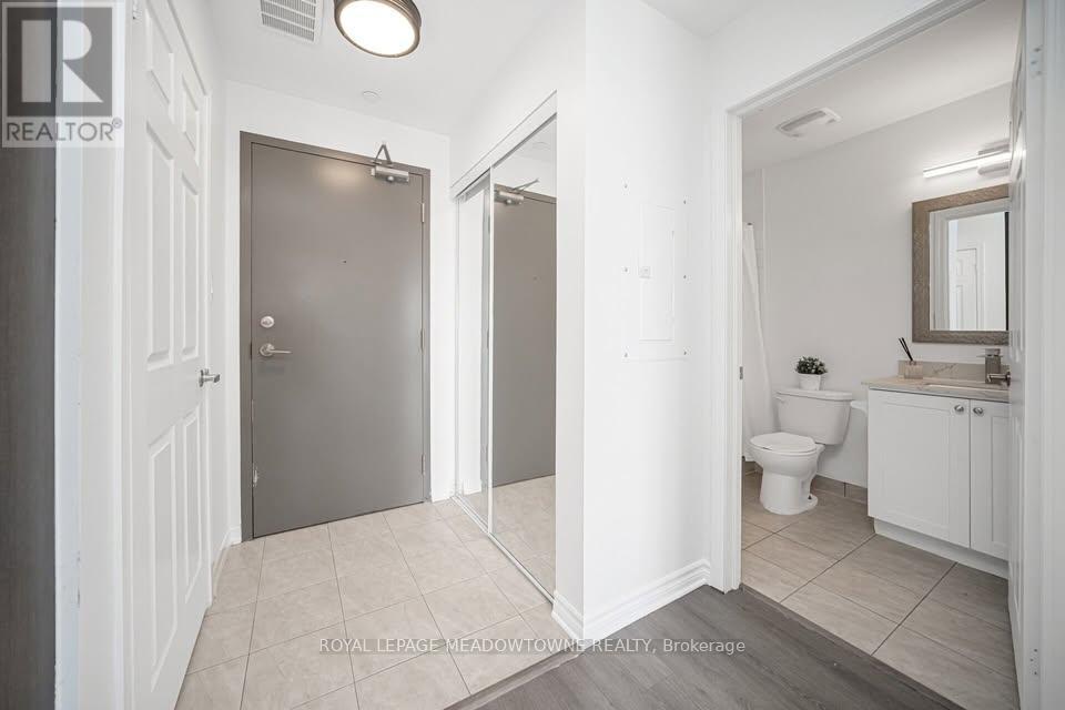 407 - 50 Sky Harbour Drive, Brampton, Ontario  L6Y 6B8 - Photo 3 - W12996988