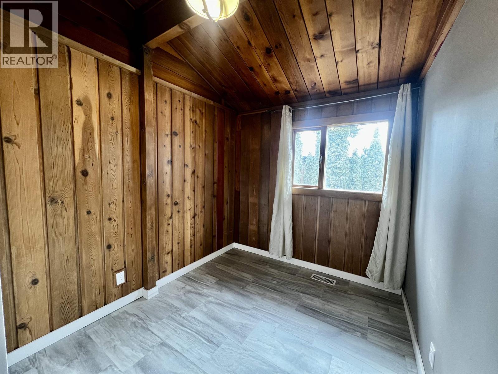 414 Endako Place, Fraser Lake, British Columbia  V0J 1S0 - Photo 10 - R3113155