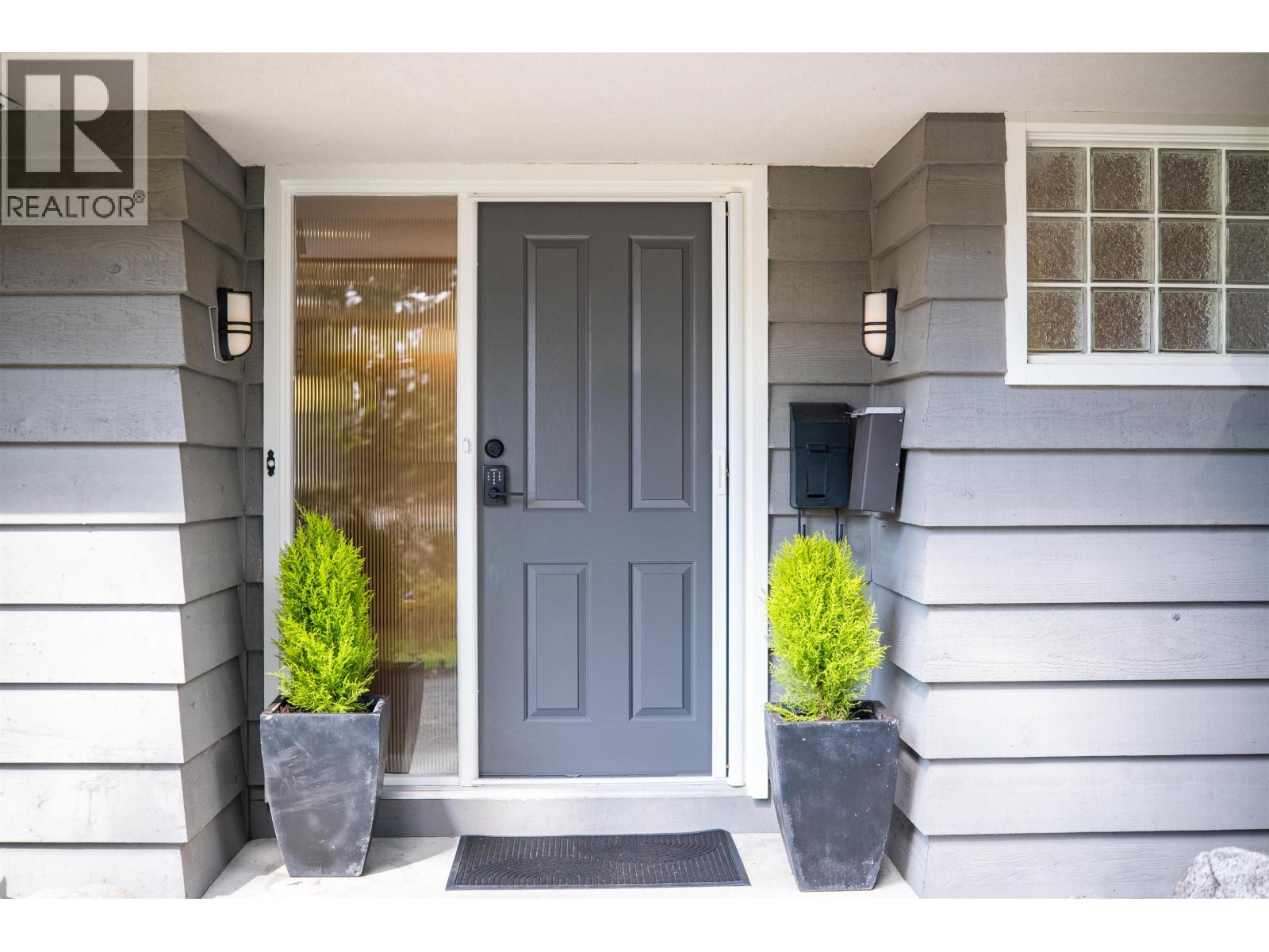 355 Rabbit Lane, West Vancouver, British Columbia  V7S 1J1 - Photo 3 - R3113487