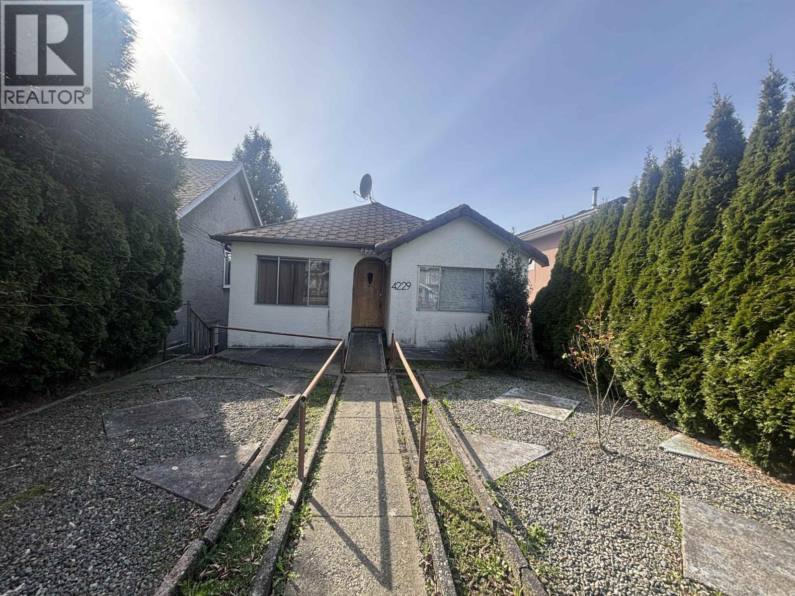 4229 Victoria Drive, Vancouver, British Columbia  V5N 4M9 - Photo 2 - R3113508