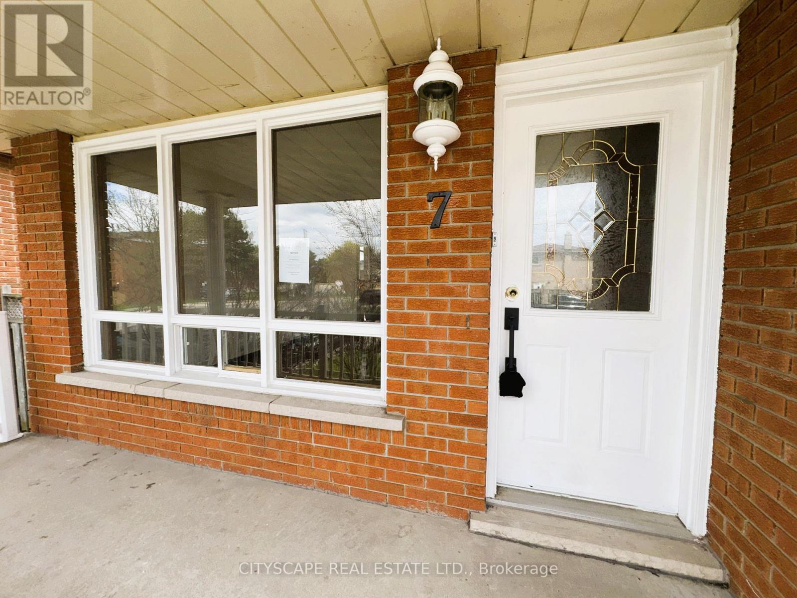 7 Quincy Court, Hamilton, Ontario  L8W 2T4 - Photo 4 - X13015522