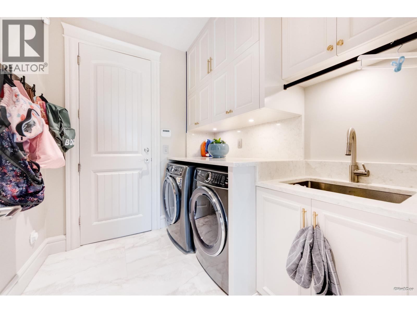 8520 Elsmore Road, Richmond, British Columbia  V7C 2A1 - Photo 24 - R3111241