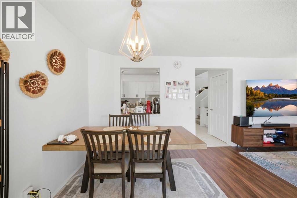 80 Martinglen Way Ne, Calgary, Alberta  T3J 3J1 - Photo 10 - A2301073