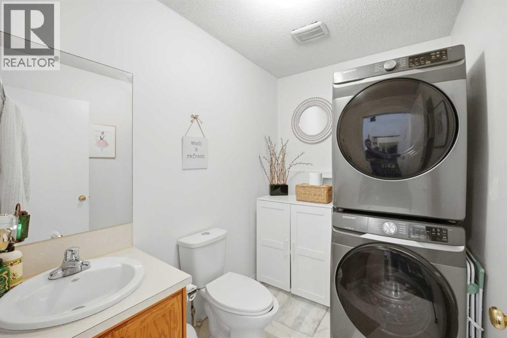 80 Martinglen Way Ne, Calgary, Alberta  T3J 3J1 - Photo 17 - A2301073