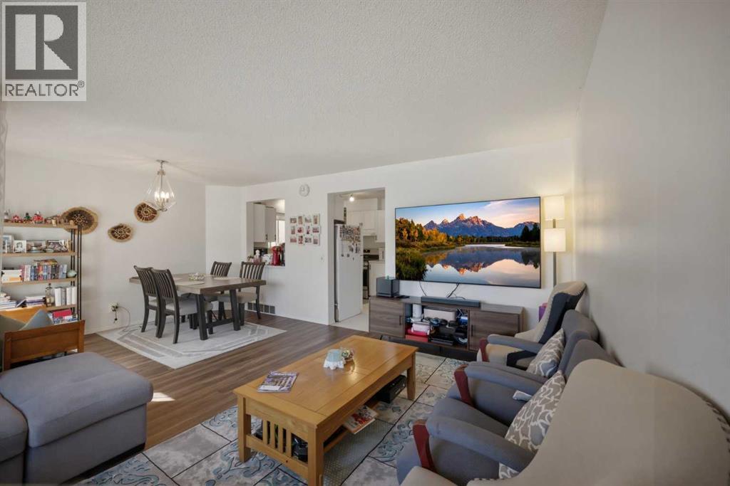 80 Martinglen Way Ne, Calgary, Alberta  T3J 3J1 - Photo 7 - A2301073